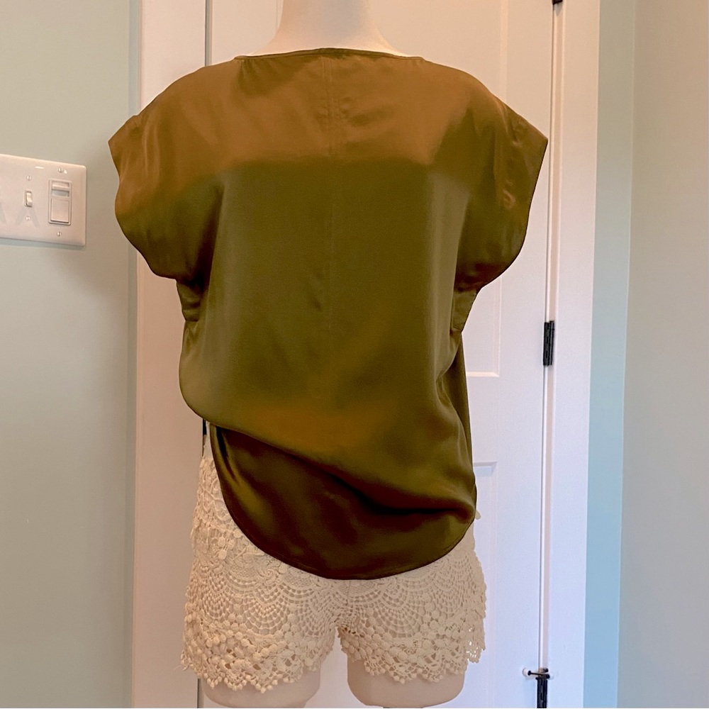 100% Silk Nellie Partow Rich Olive Blouse - Size XS